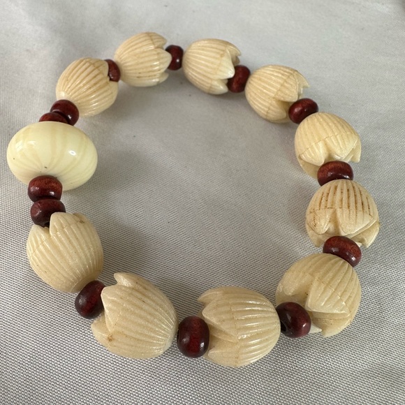 Set of 3 stretch style Chicos bead bracelets - Picture 8 of 8